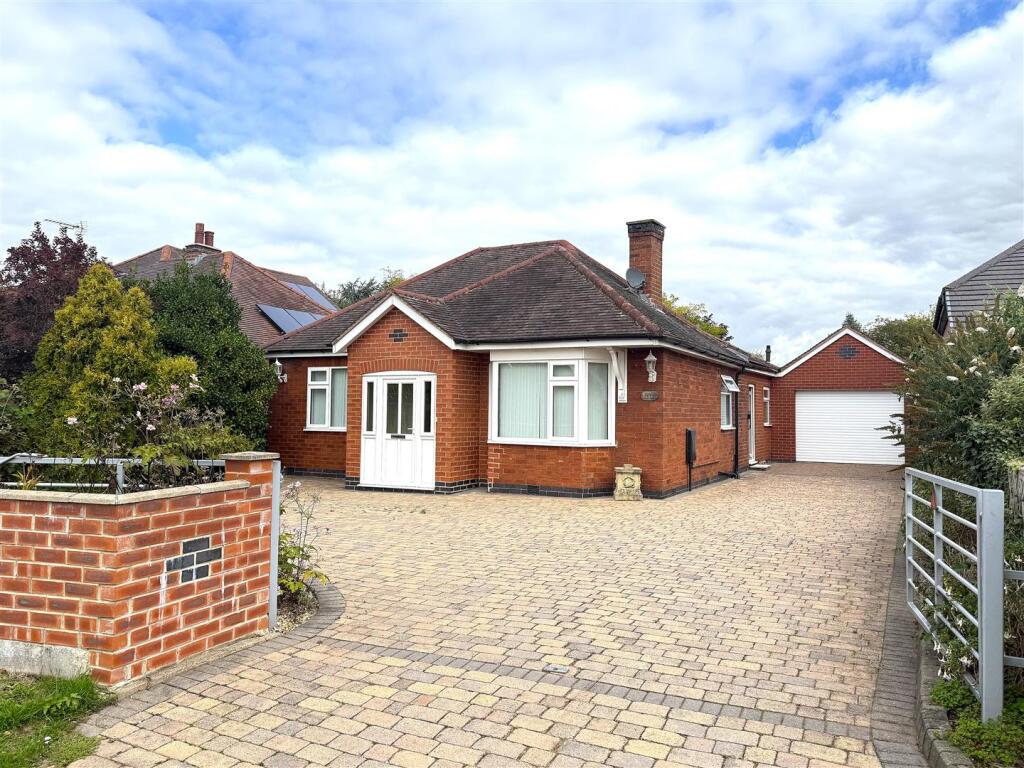 2-bed detached on Craythorne Road, Stretton, Burton-On-Trent, £425,000