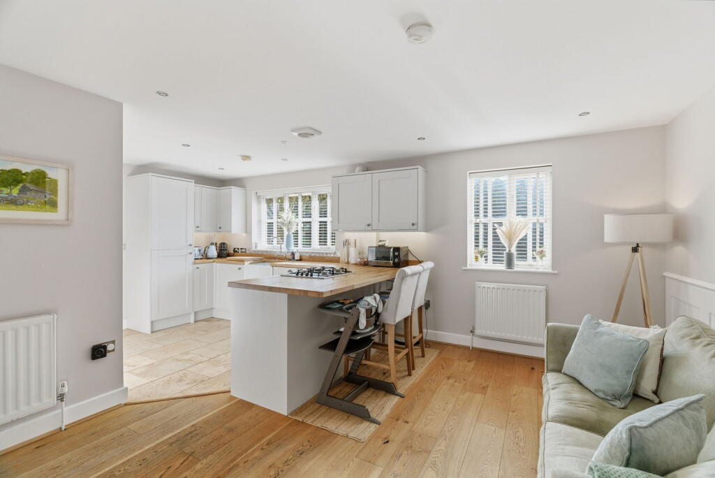 Barlee Close, Clavering photo 2