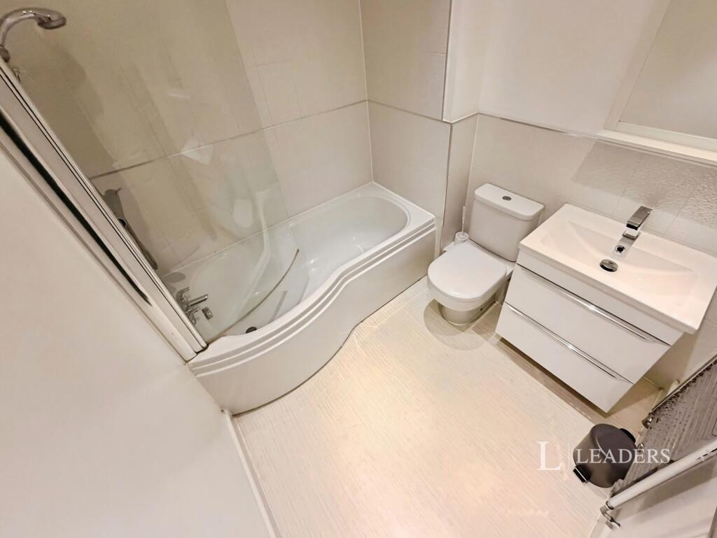 House in Peterborough, Potters Way, Eastgate - More
