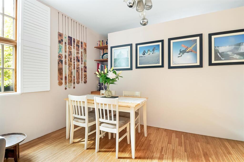 Apartment in London - More