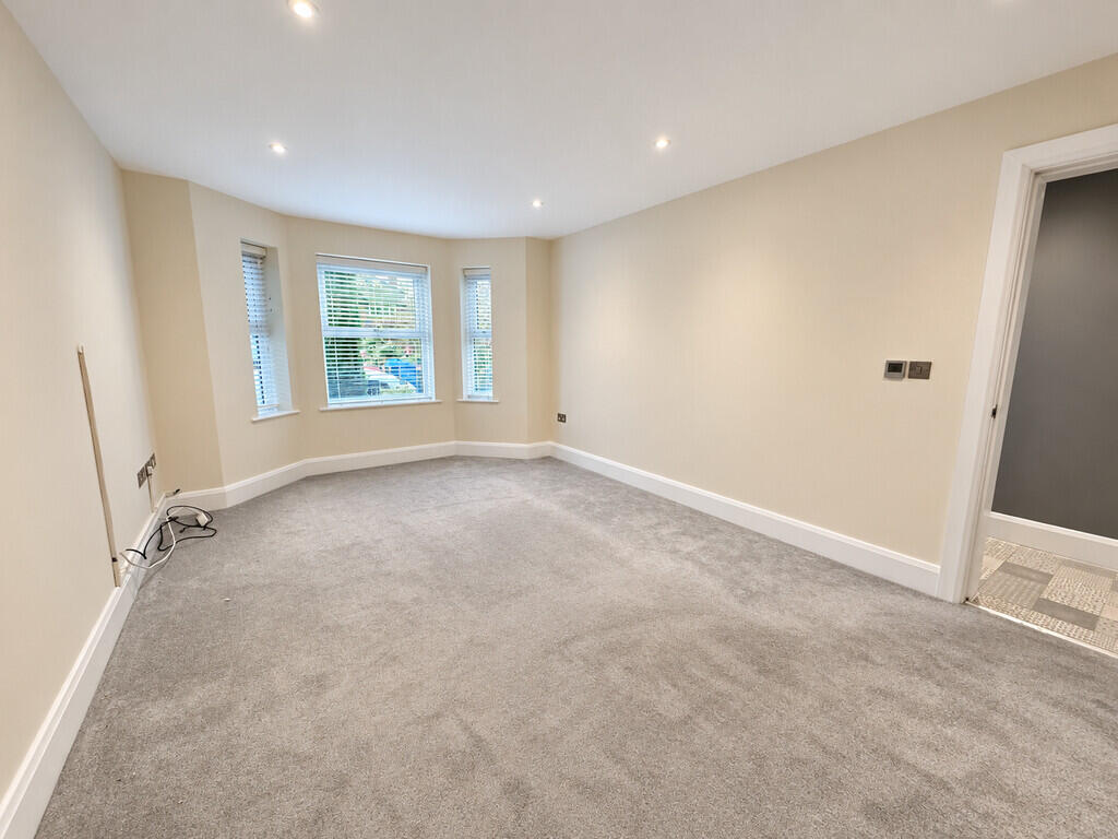 House in Stockport, Kitt's Moss, Bramhall - View 5