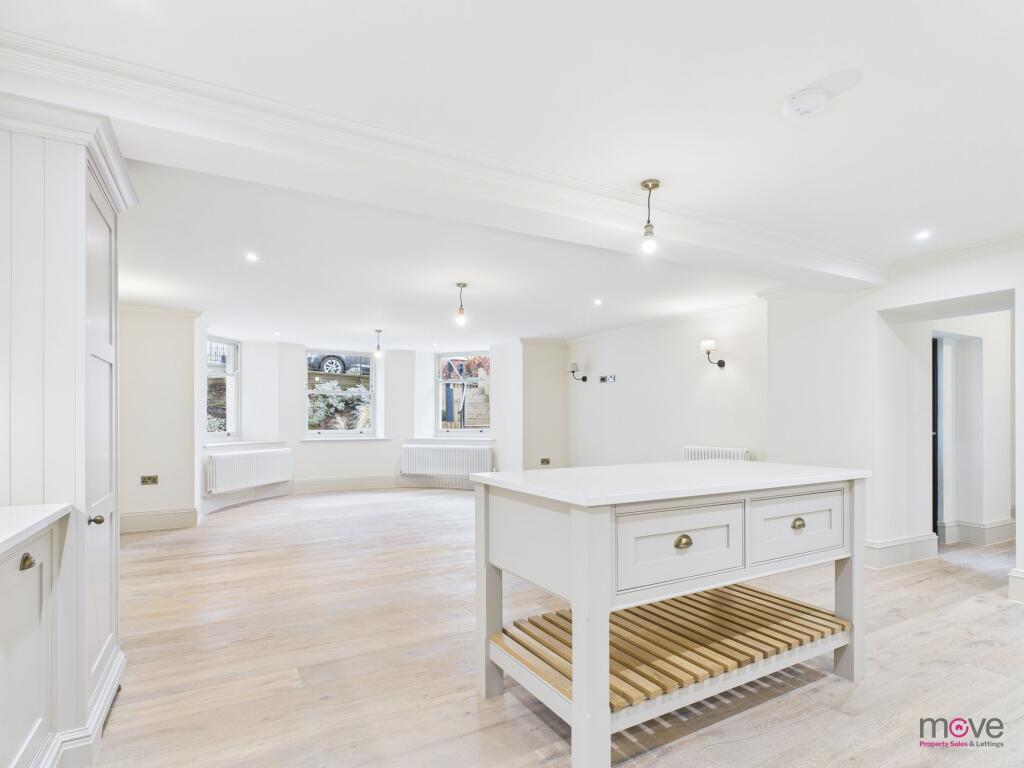 Apartment in Gloucester - More