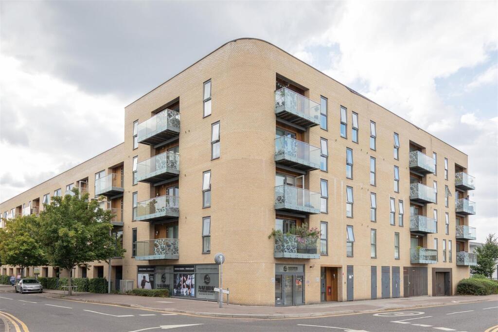 Main image of property: 12 Jubilee Avenue, Highams Park