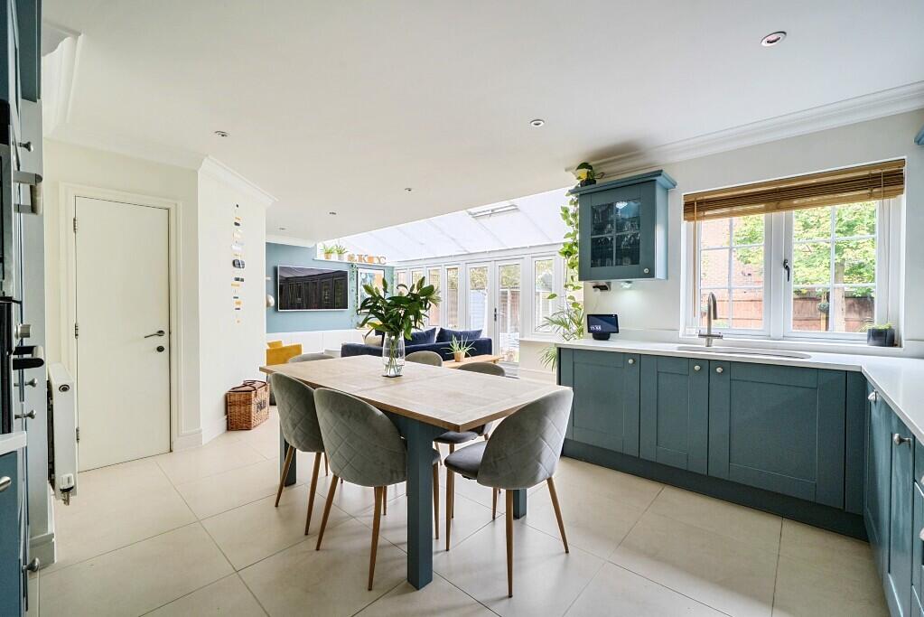 House in Woodley, Wokingham - View 5