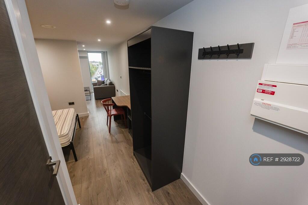 Studio flat for rent