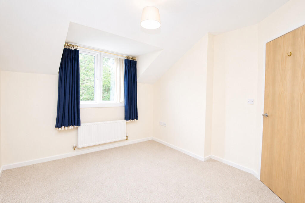 Charles Warren Close, Rugby  photo 4