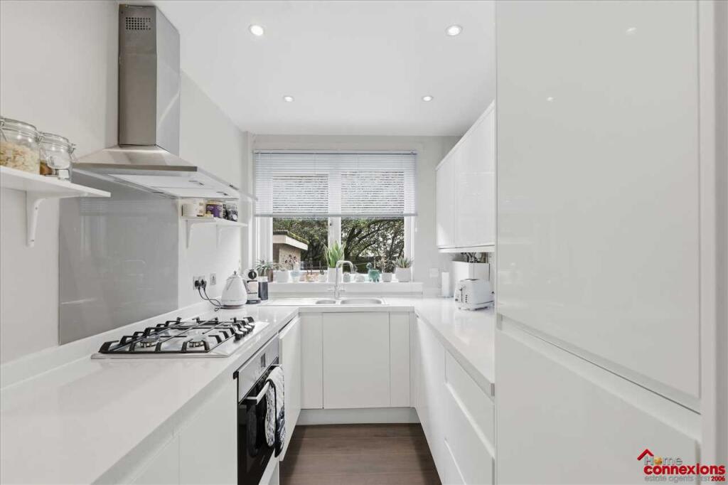 Apartment in Glasgow, South Lanarkshire - View 2