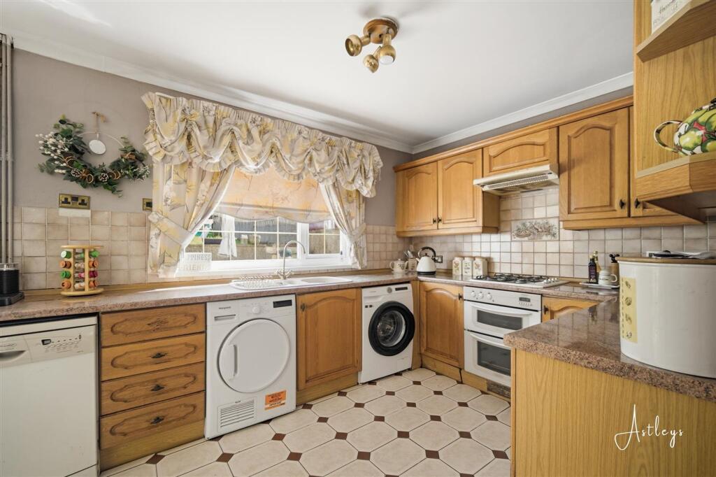 House in Swansea, Bon-y-maen - More