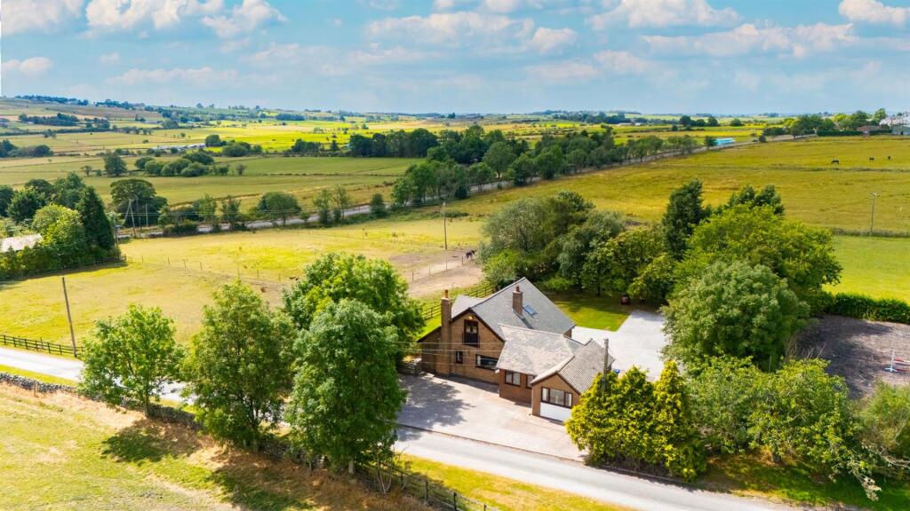 House in Stoke-on-Trent - View 4