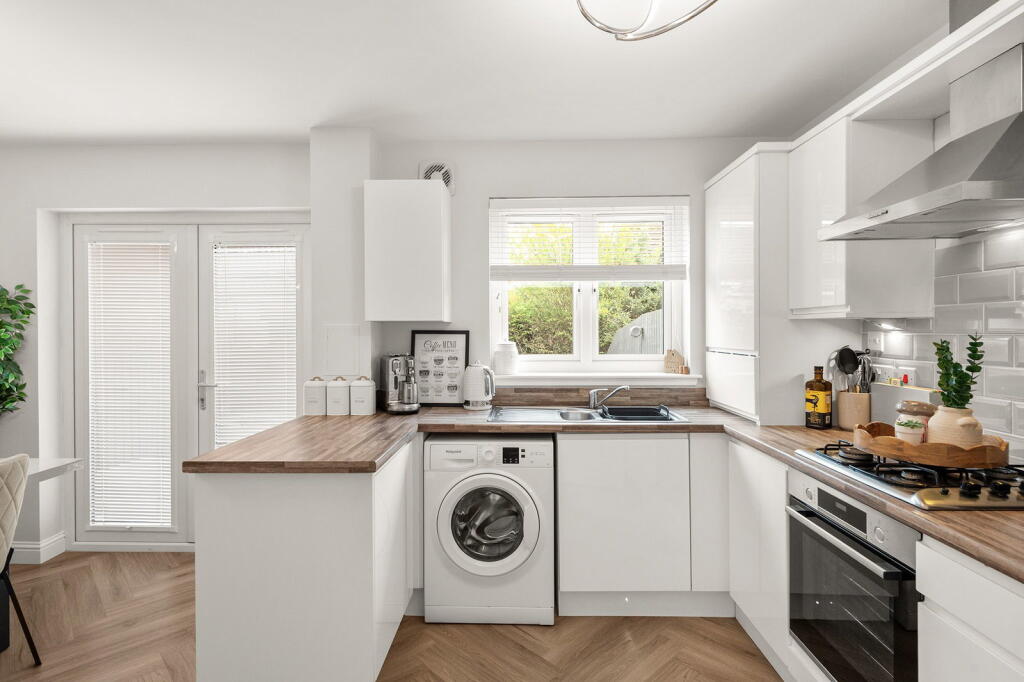 House in Falkirk, Stoneywood - More