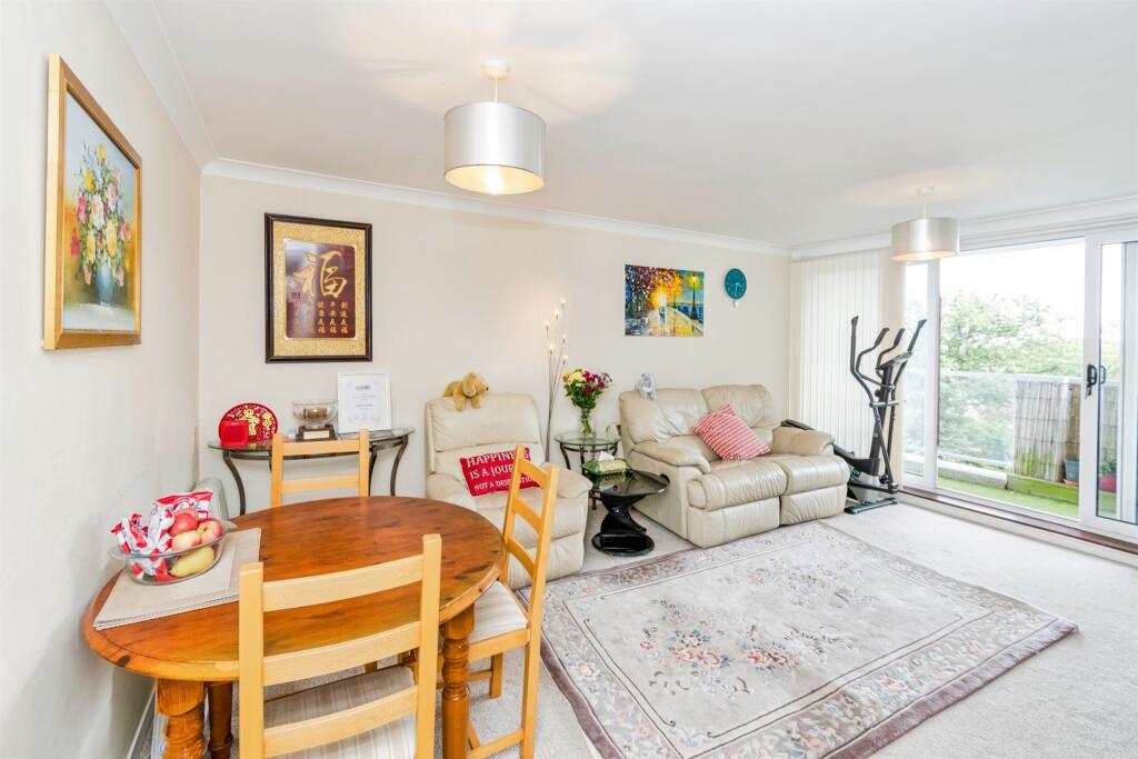 Apartment in Southampton - View 5