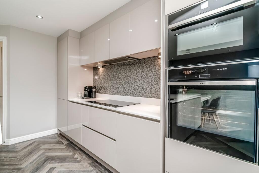 Knowles Wood Drive, Chorley, PR7 photo 3