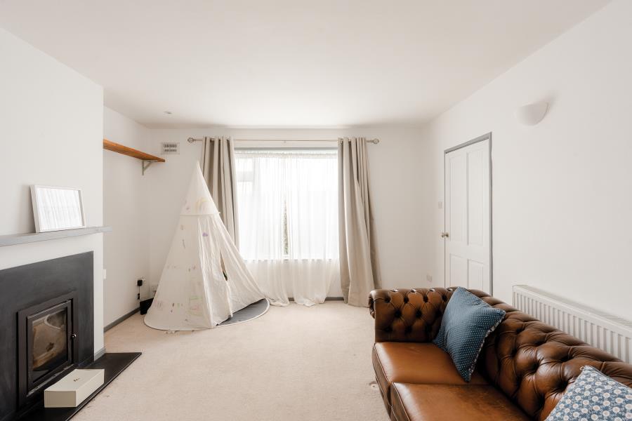 3 bedroom end of terrace house for rent