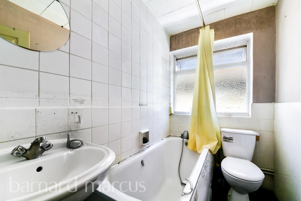 3-bed flat on London Road, Morden, £340,000