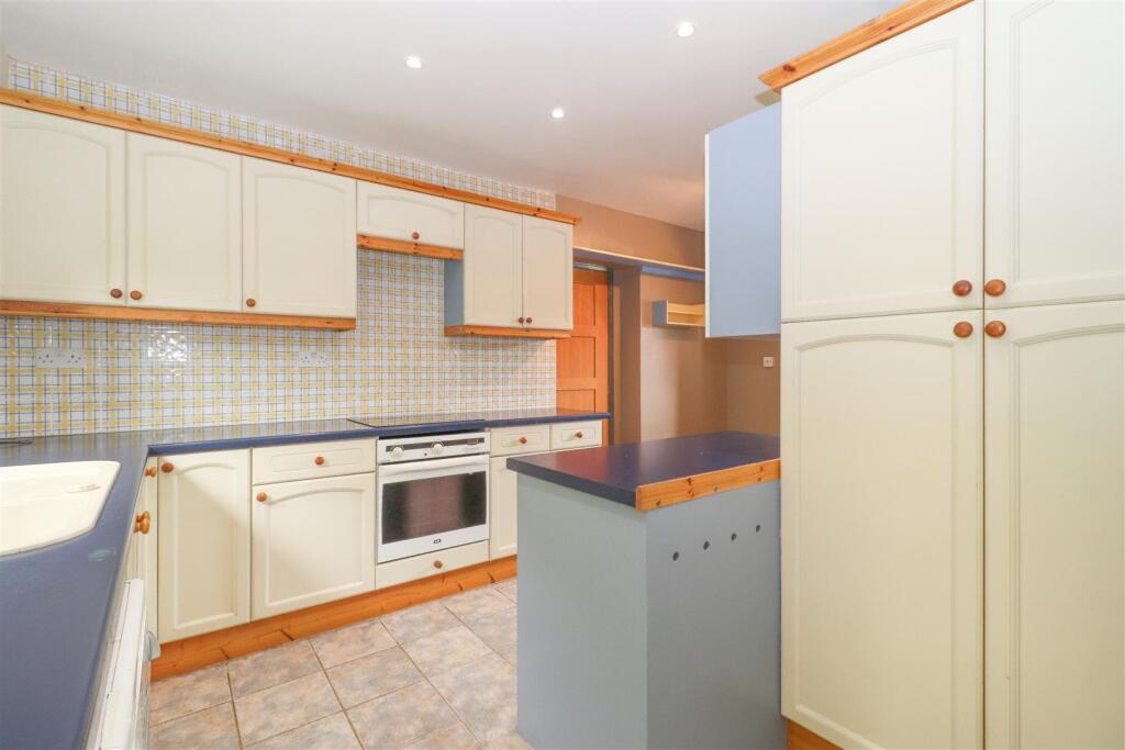 House in Wakefield - View 3