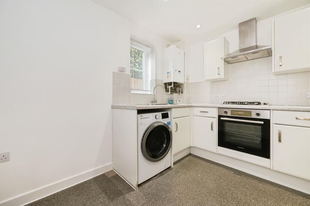 Apartment in Southampton, Bassett - View 3