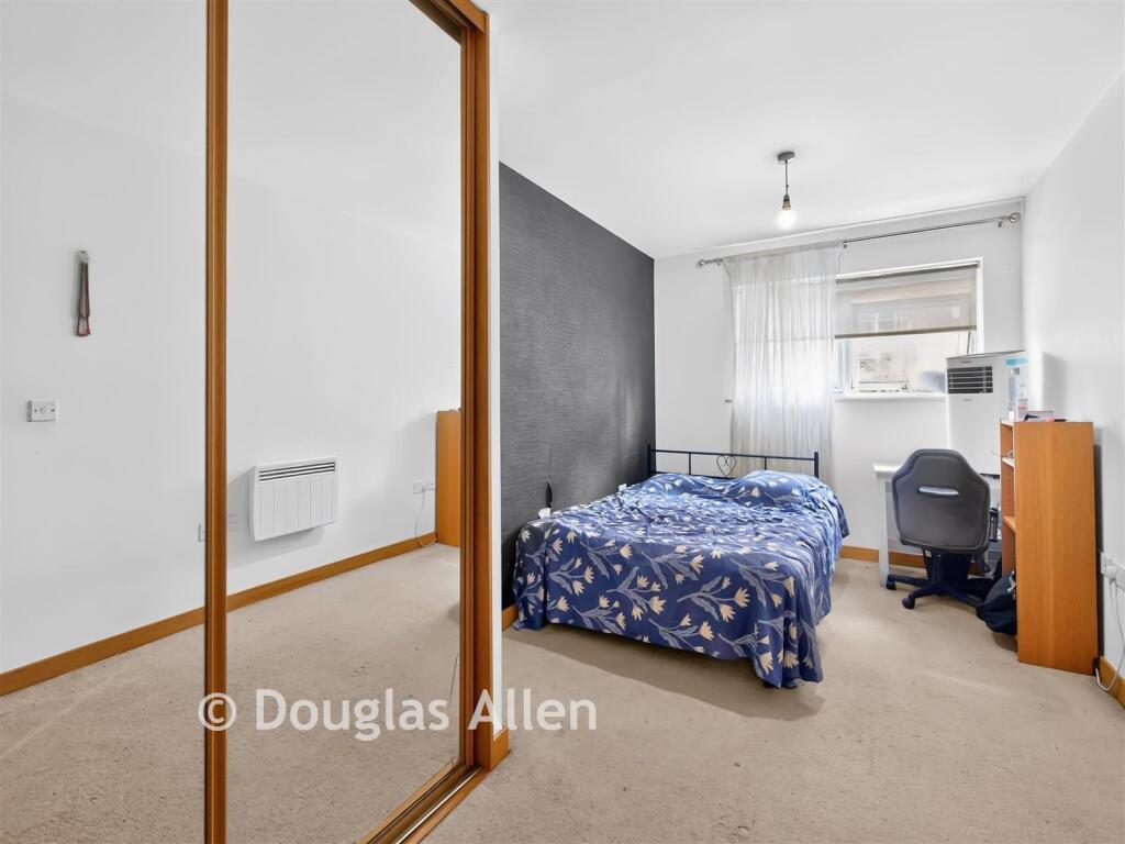Apartment in Basildon, Essex - More