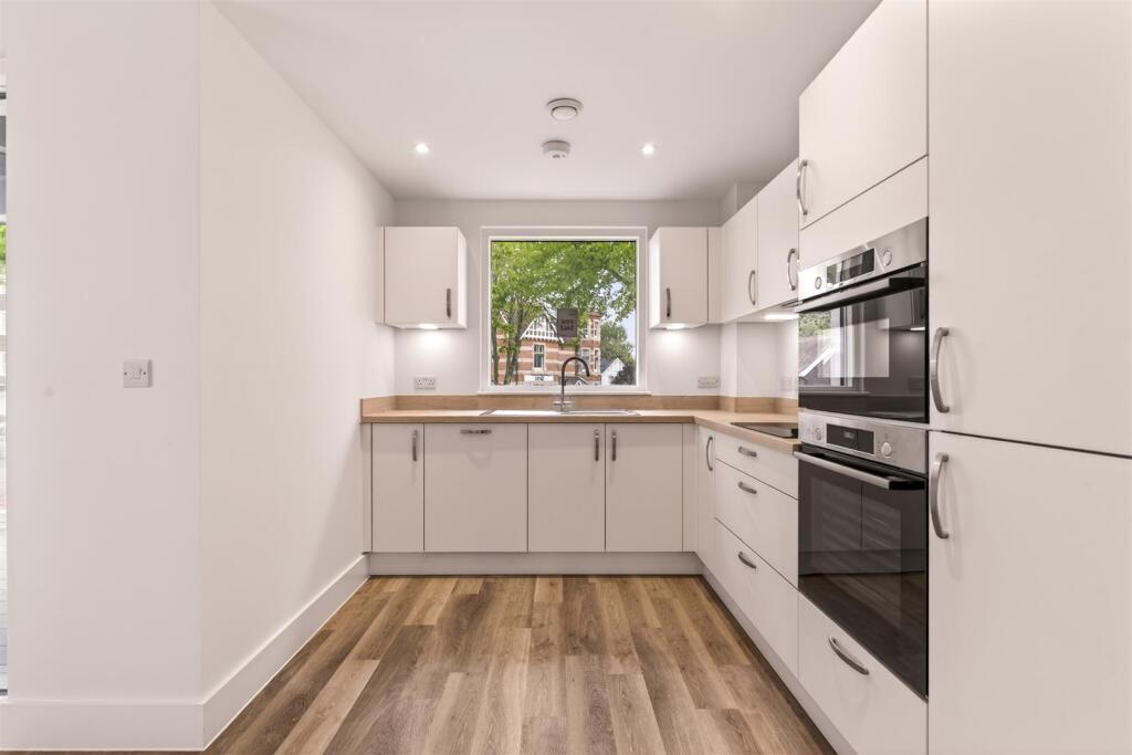 35 Lindfield Place, Worthing, BN11 - View 5