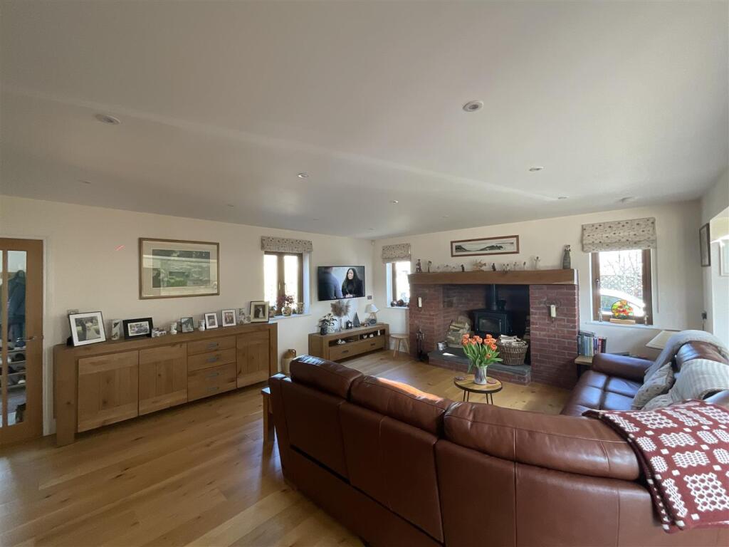 Blaenau Road, Llandybie, Ammanford photo 2