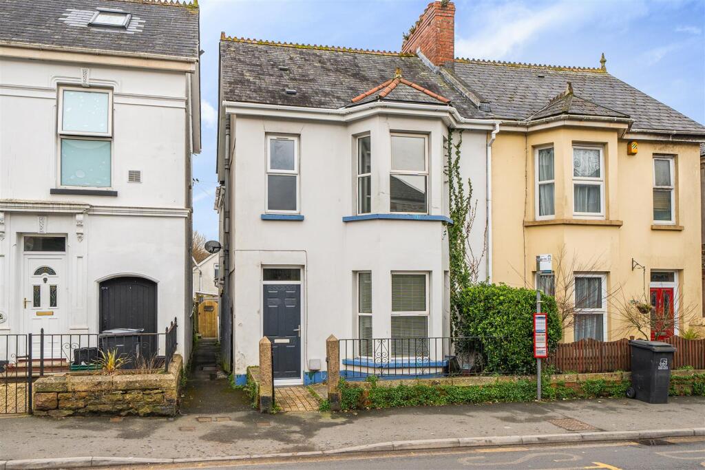 2-bed terraced on Moor View, Western Road, Ivybridge, £165,000