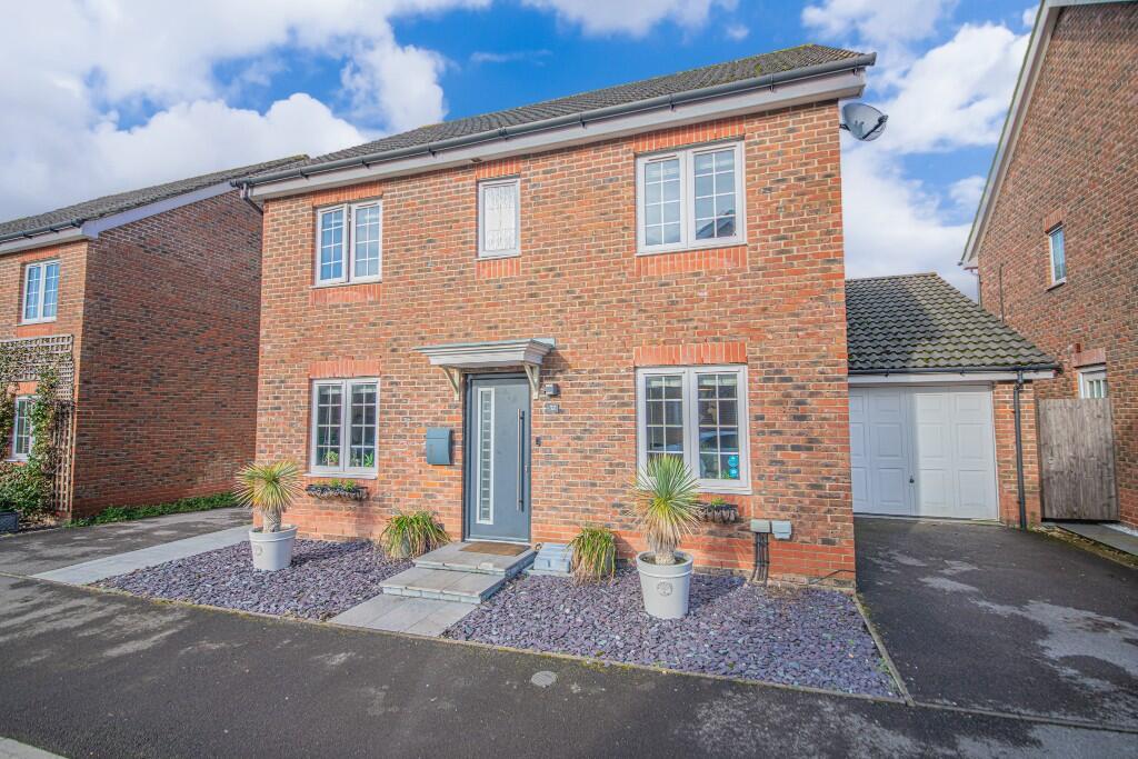 Main image of property: Viscount Gardens, Lakeside, Eastleigh, SO50