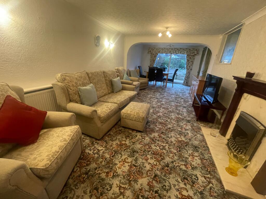 Hurst Drive, Stretton, Burton-on-Trent, DE13 photo 2