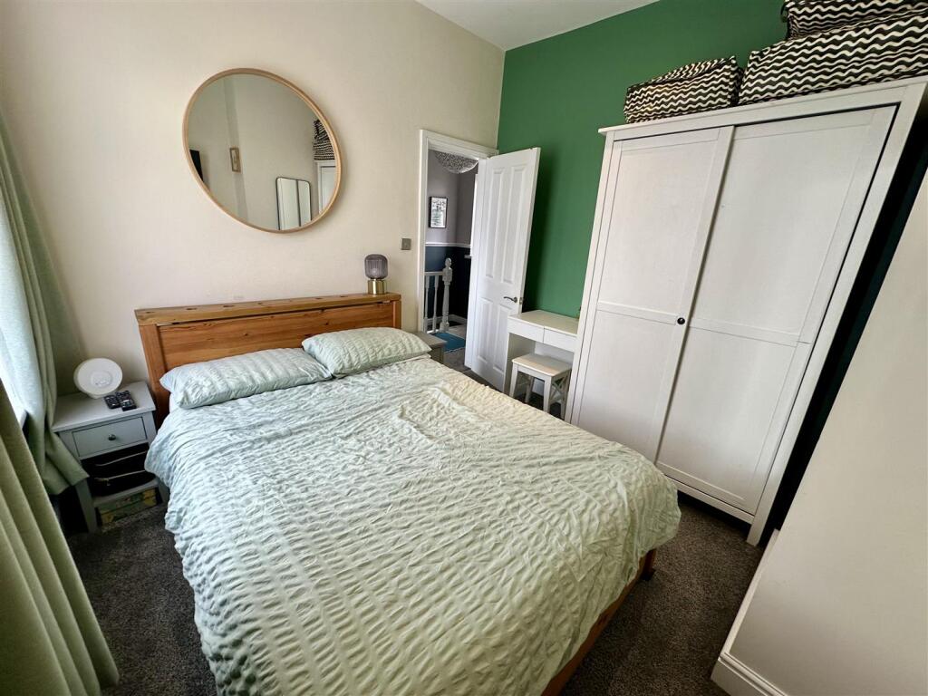 House in Wakefield - View 5