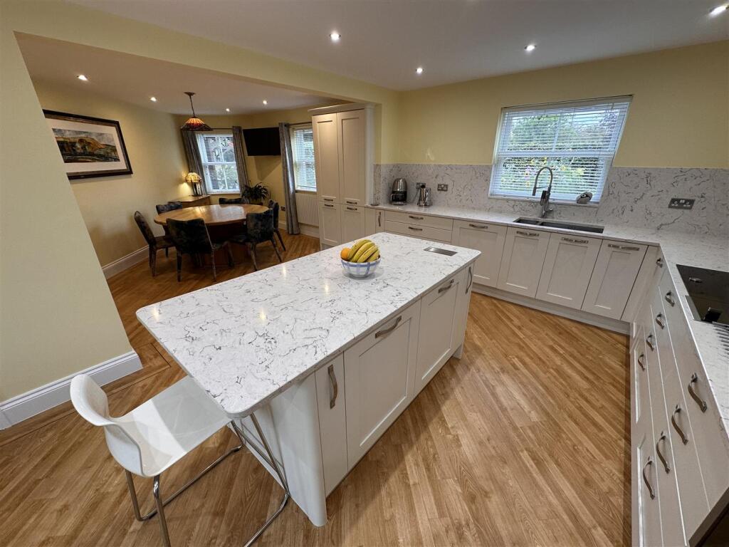 House in Howden, East Riding of Yorkshire - View 4