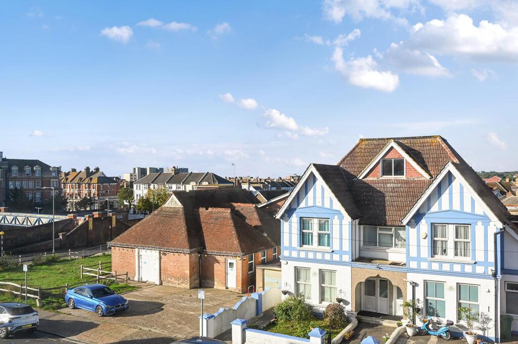 Apartment in Bexhill-on-Sea, Central - View 5