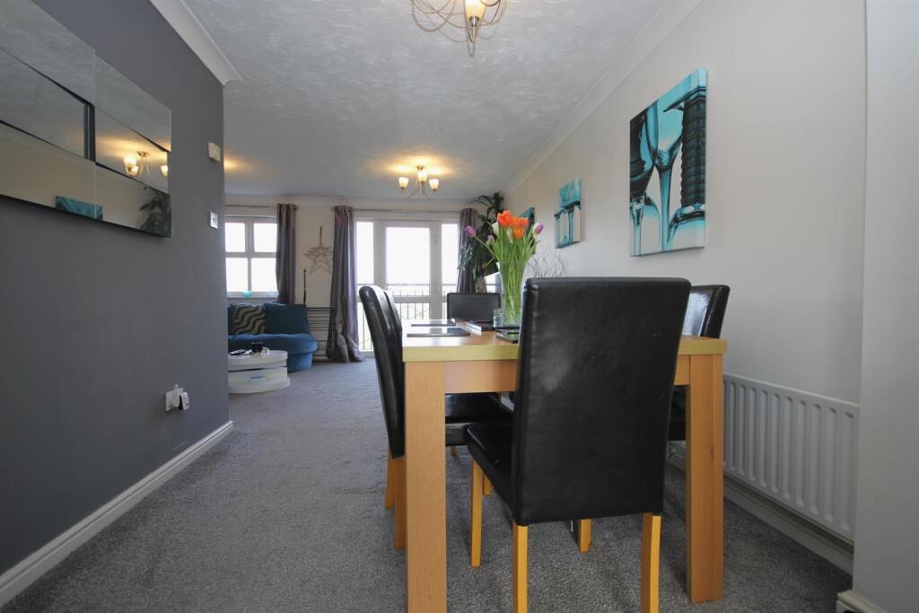 House in Fareham, Whiteley - More