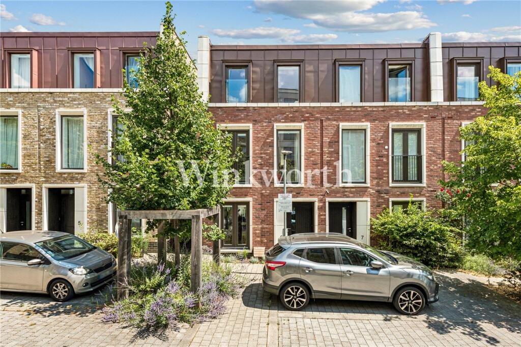 House in London, West Green - View 2