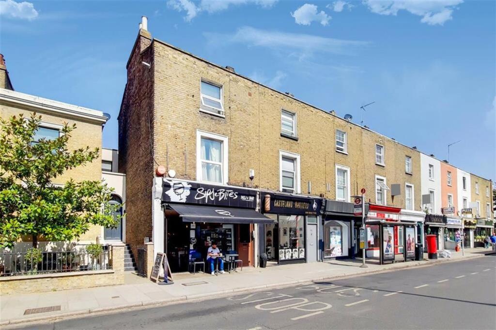 Main image of property: Castelnau, Barnes