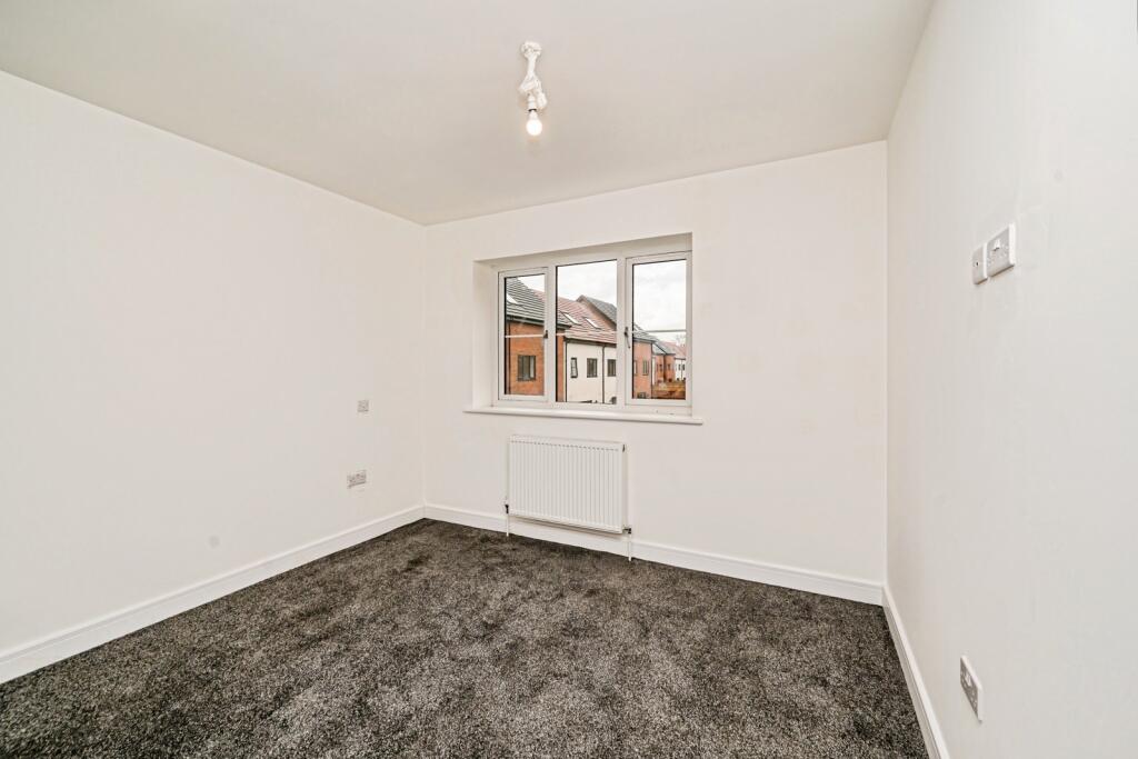 Eighth Avenue, Aylesbury, HP19 photo 4