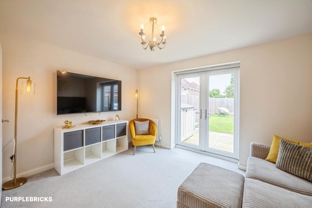 House in Leconfield - More
