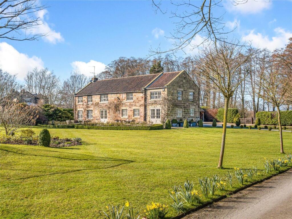 Main image of property: Follifoot Grange, Follifoot, Harrogate, HG3 1EG