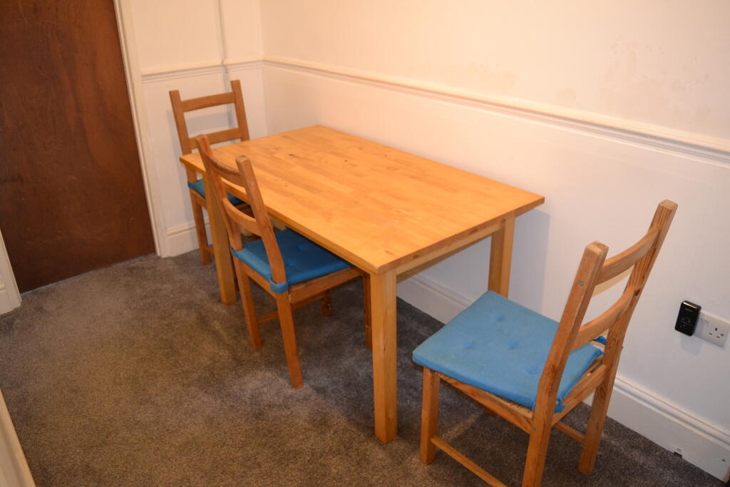 4 bedroom end of terrace house for rent