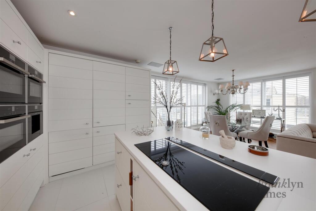 Apartment in London - View 5
