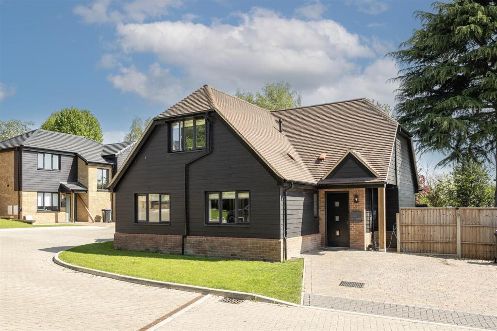 Main image of property: Garden Court, Kimpton