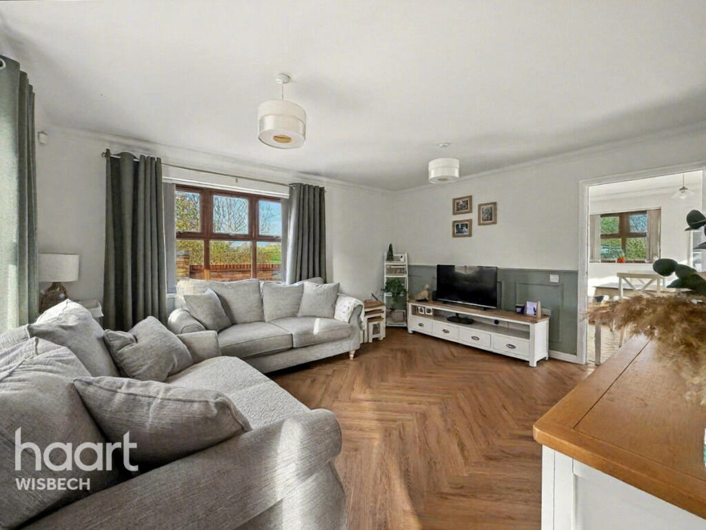 3-bed detached on 3 GLYNRICH MEWS, £280,000
