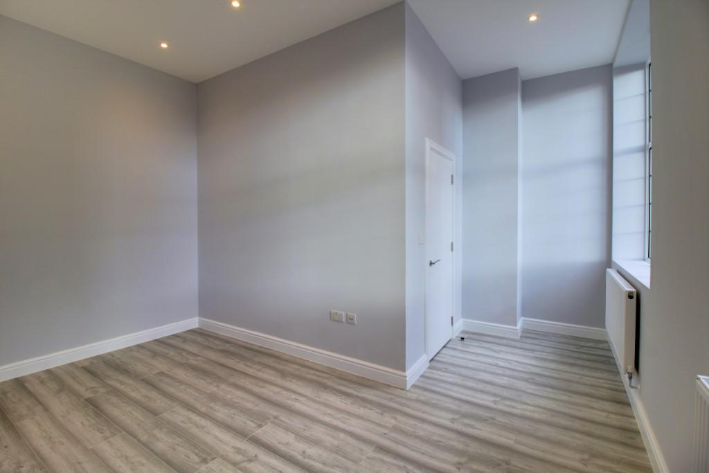 Apartment in Southend-on-Sea - More