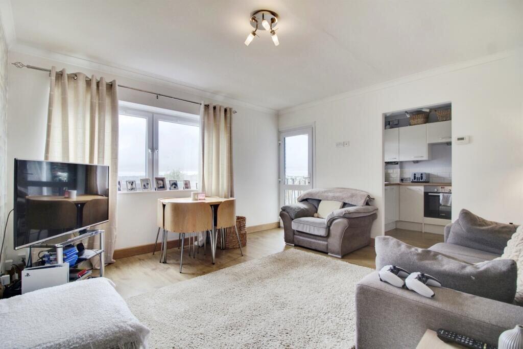 21 Highmill, Ware, Hertfordshire, SG12 0RX photo 4