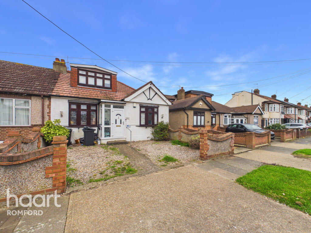 House in London, Collier Row - View 2