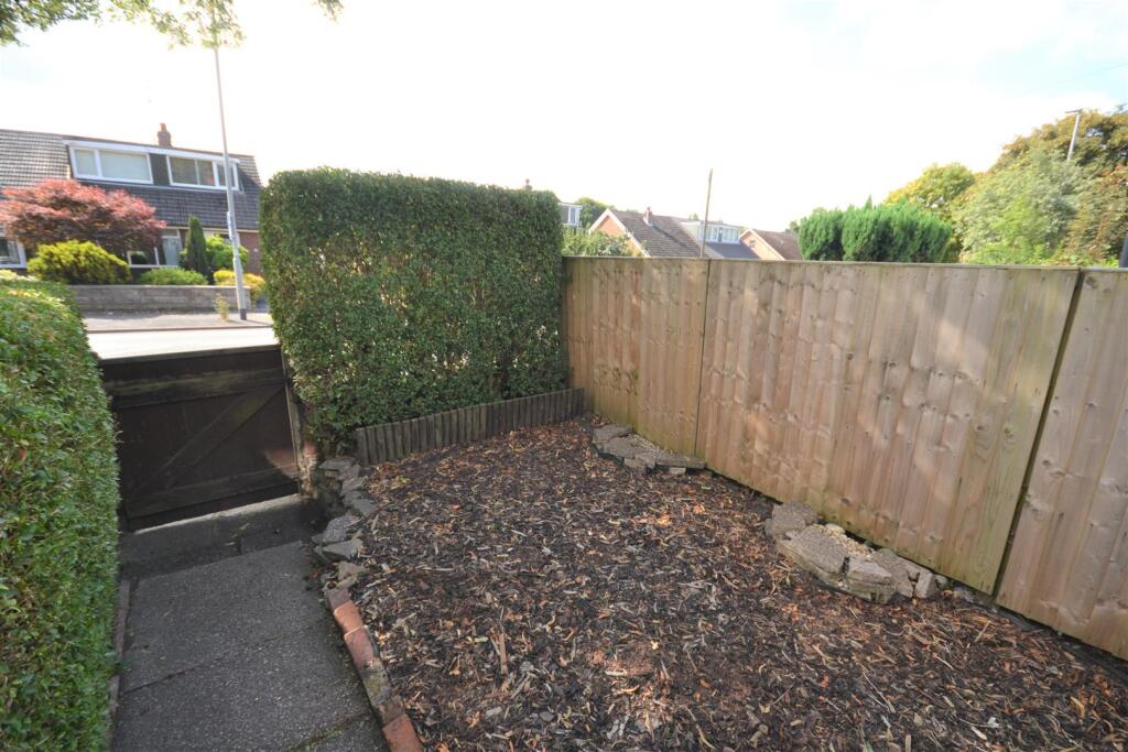 House in Stoke-on-Trent - View 4