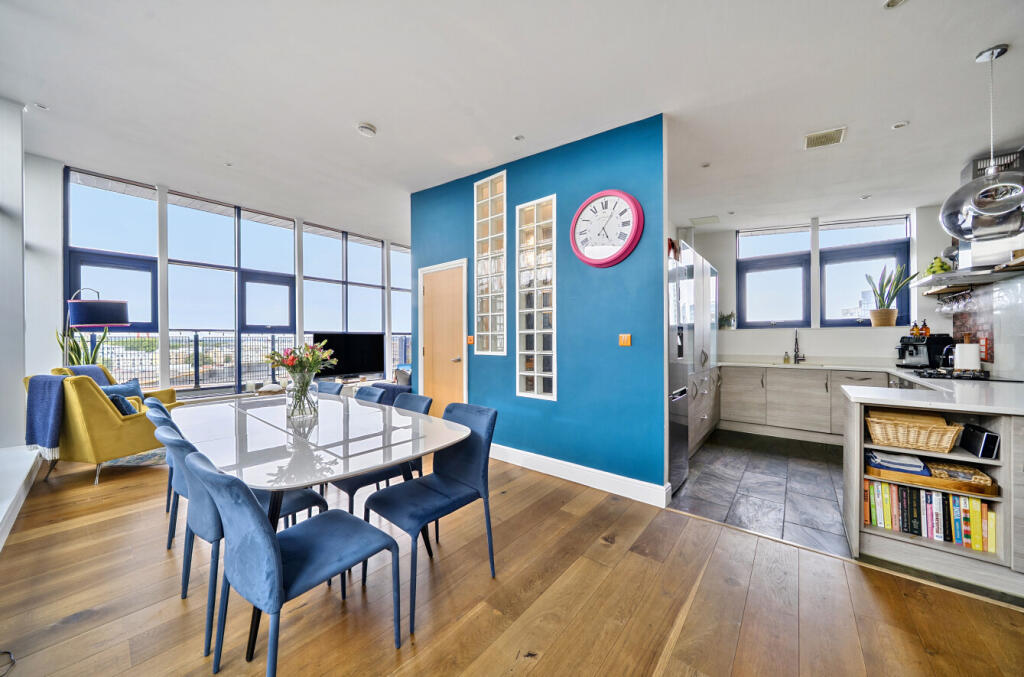 Apartment in Southampton, Ocean Village - View 4