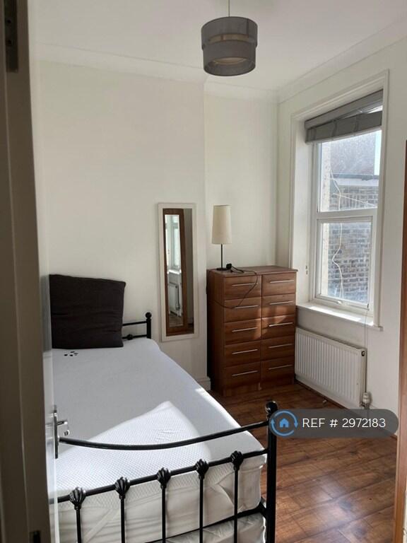 Apartment in London - View 5