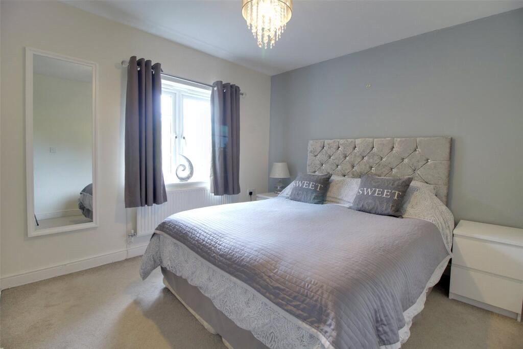 Apartment in Rushmoor, North Town - View 2