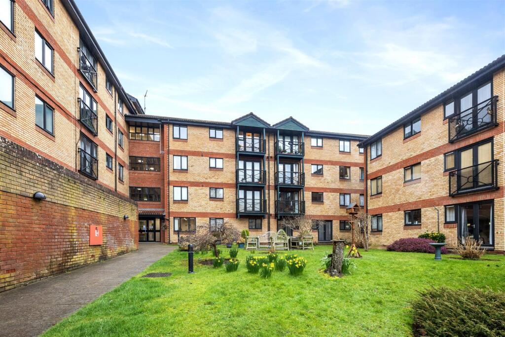 1-bed house on Tongdean Lane, Withdean, Brighton, £149,950