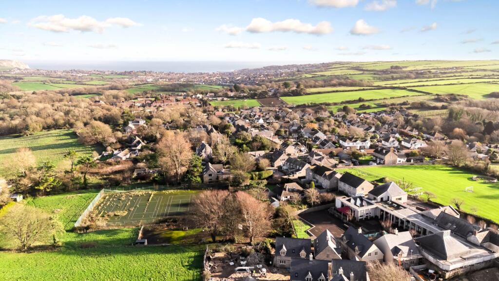 3-bed detached on Old Malthouse Lane, Langton Matravers, £800,000