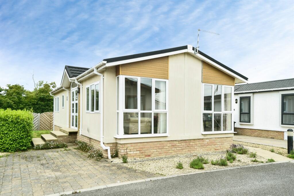 Main image of property: Lechlade Court, Faringdon Road, Lechlade