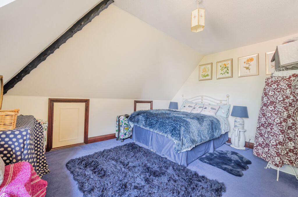 House in Finchampstead - More